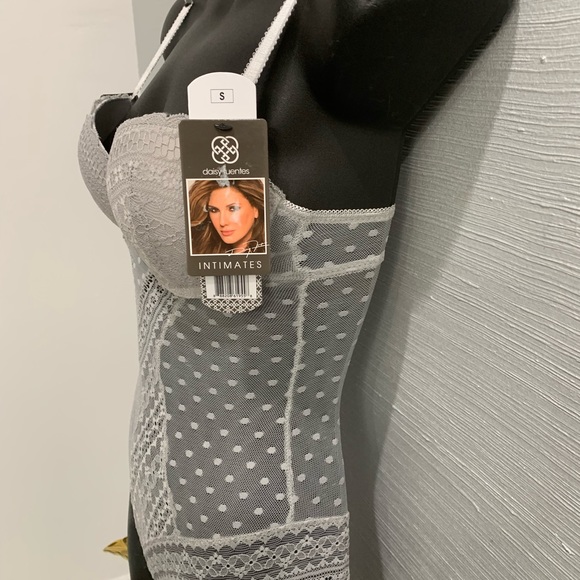 Lingerie - Picture 6 of 6